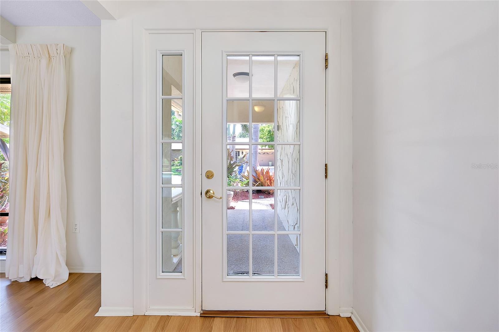 Image 7 of 95 For 915 Doral Lane