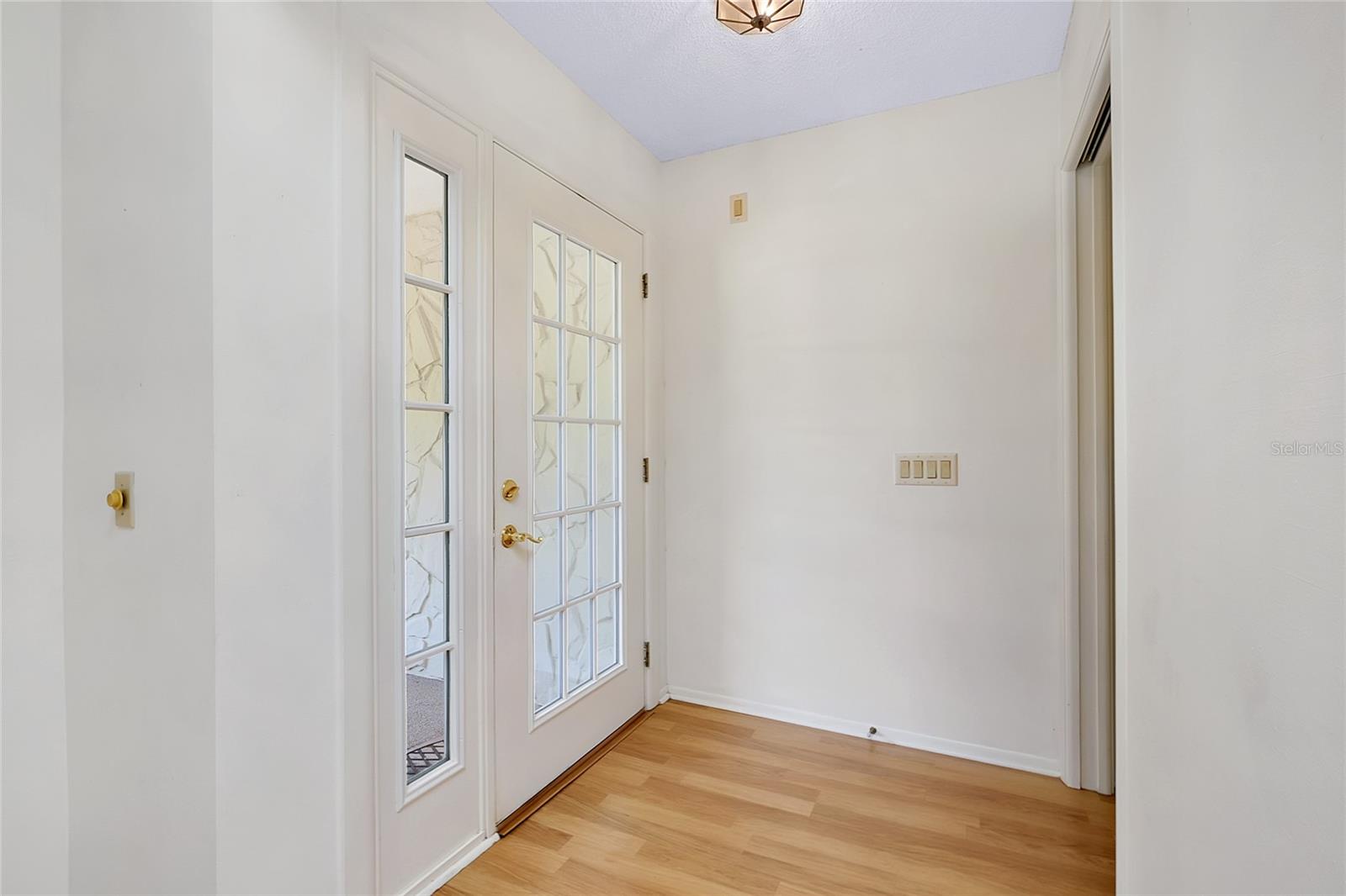Image 8 of 95 For 915 Doral Lane