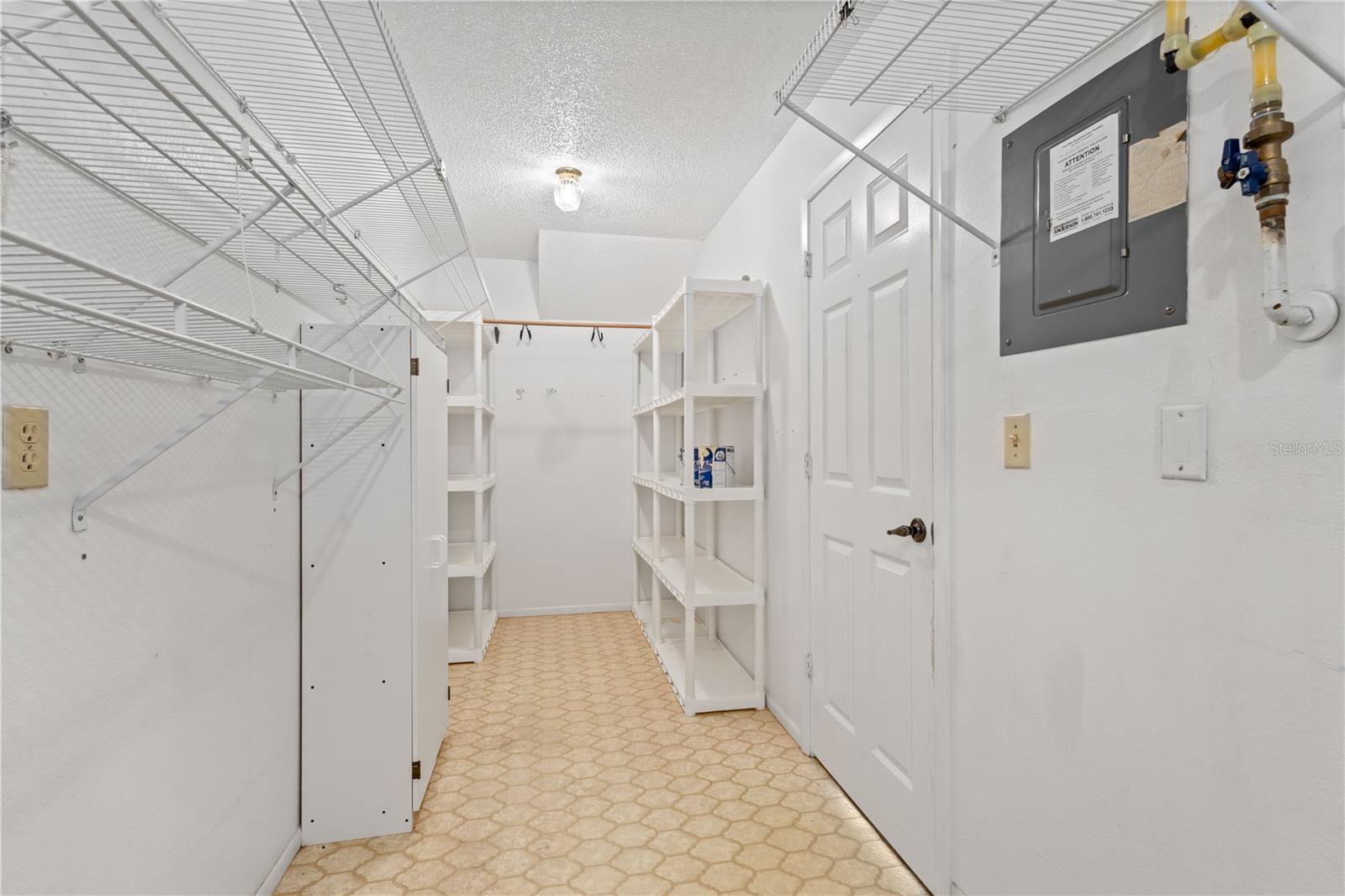 Image 12 of 26 For 1728 Lakeside Court 1720b