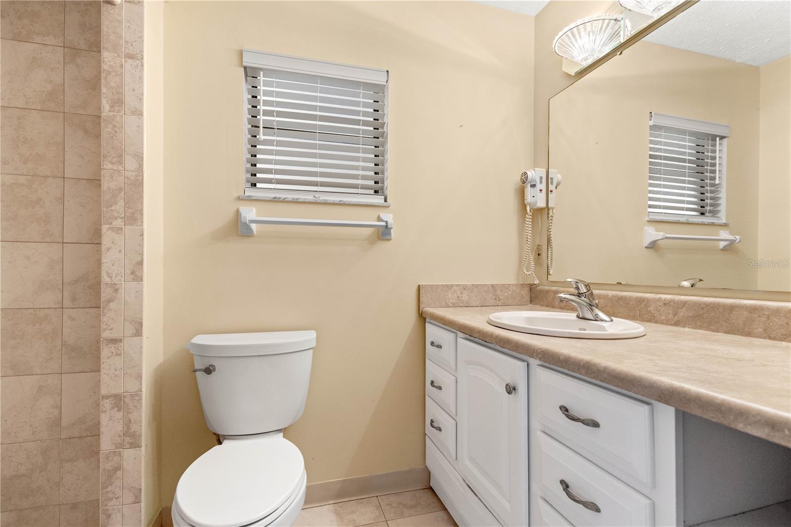 Image 19 of 26 For 1728 Lakeside Court 1720b