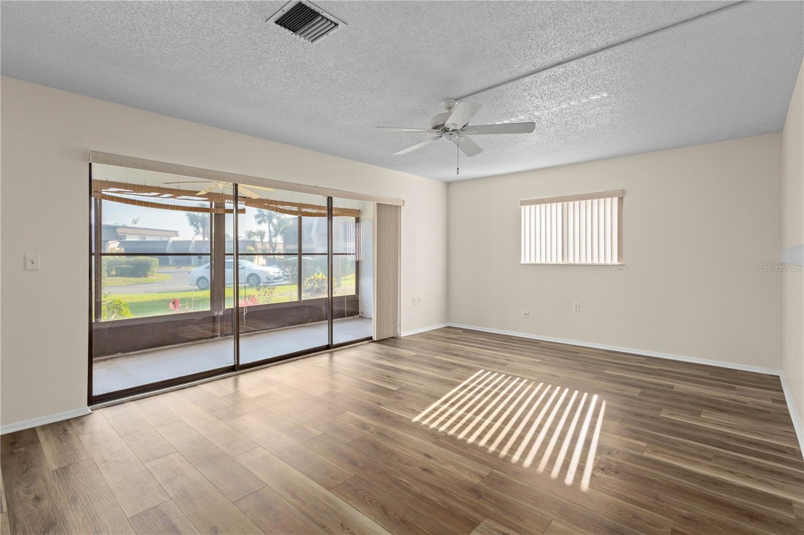 Image 4 of 26 For 1728 Lakeside Court 1720b