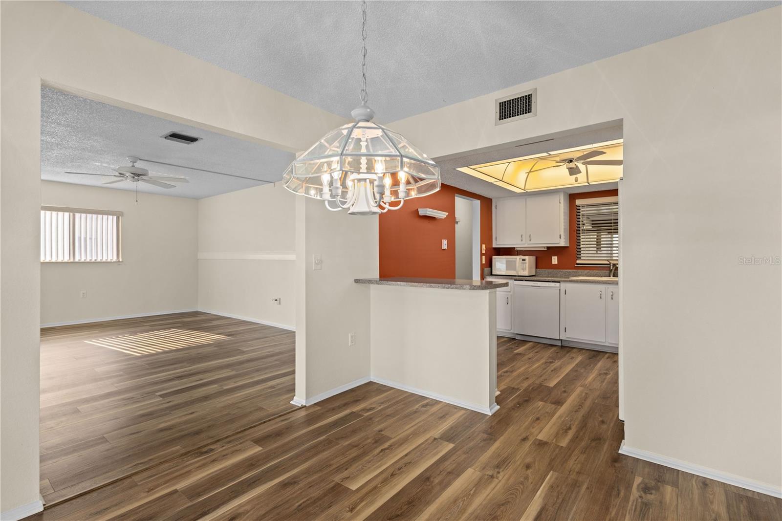 Image 7 of 26 For 1728 Lakeside Court 1720b