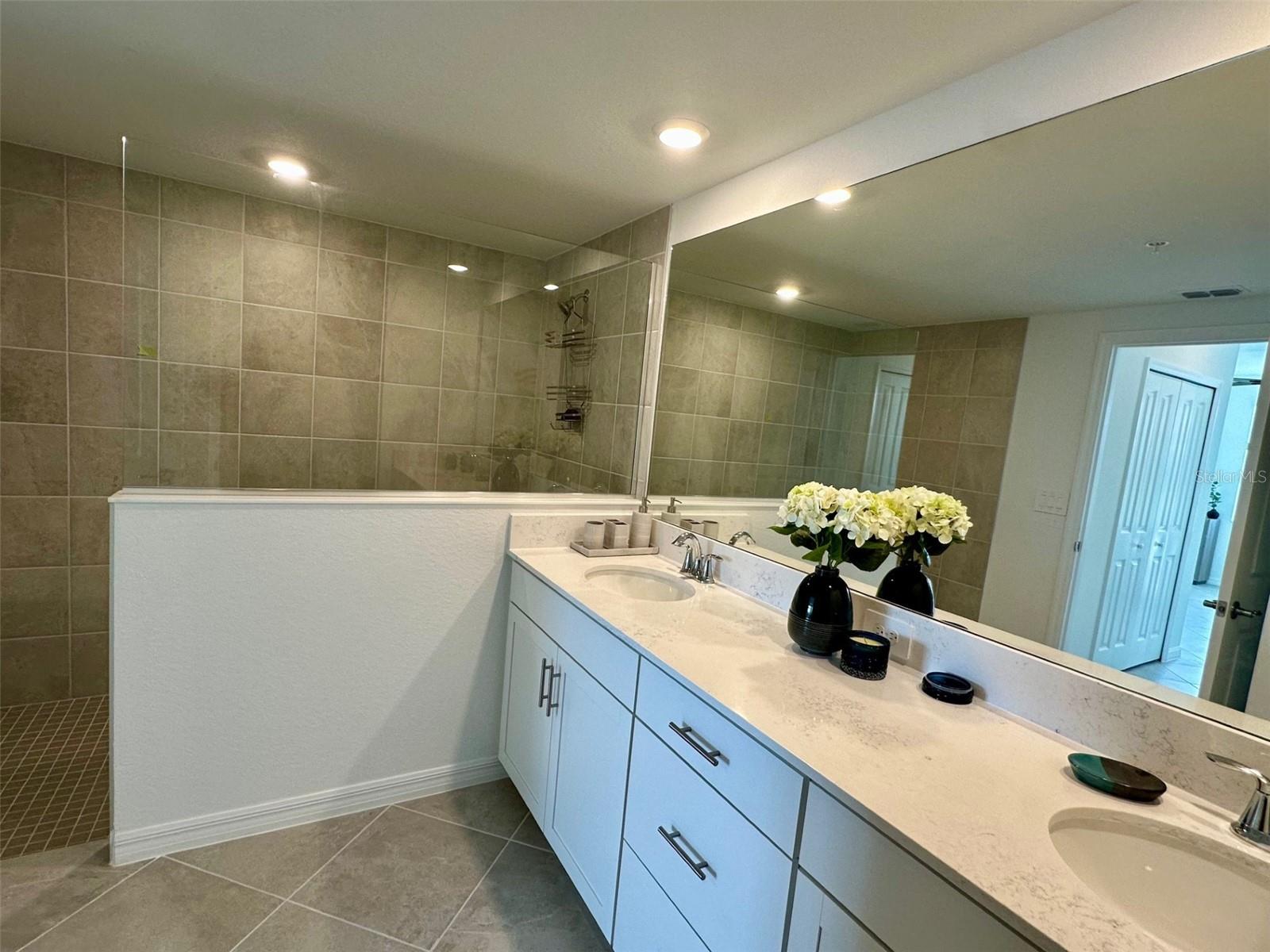Image 13 of 40 For 12680 Radiance Court 102
