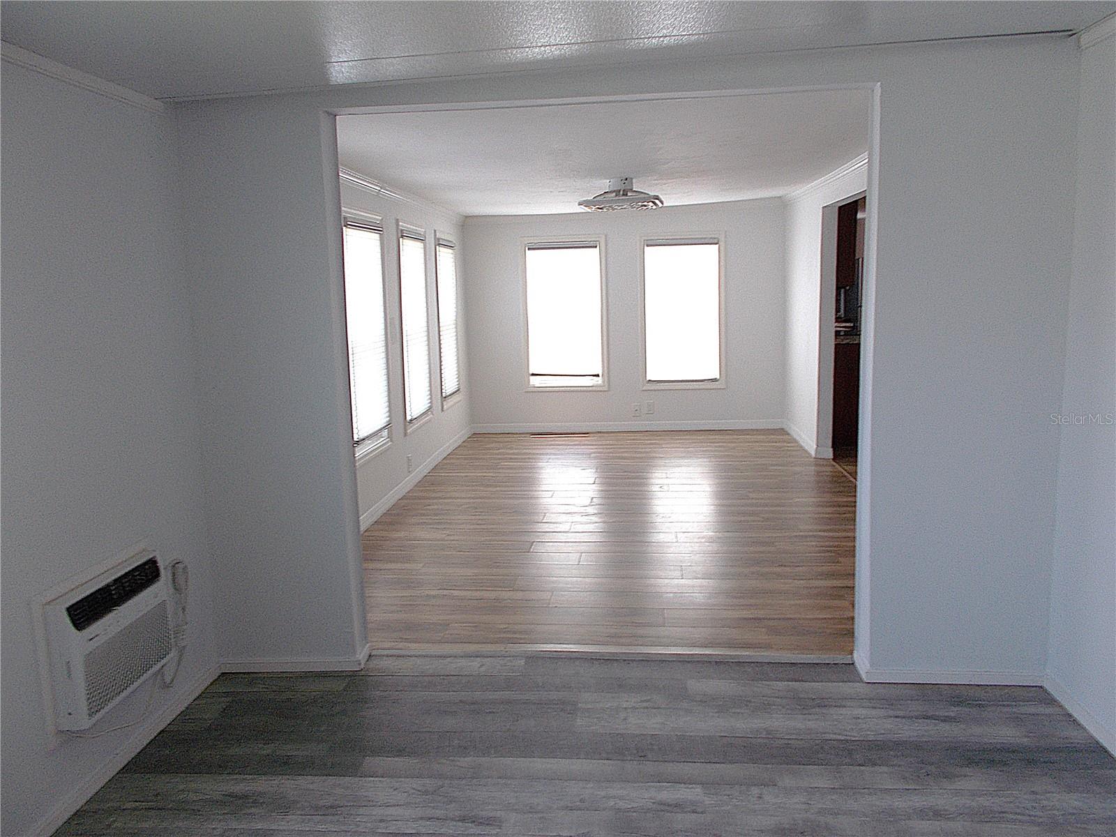 Image 11 of 25 For 373 Longwood Drive