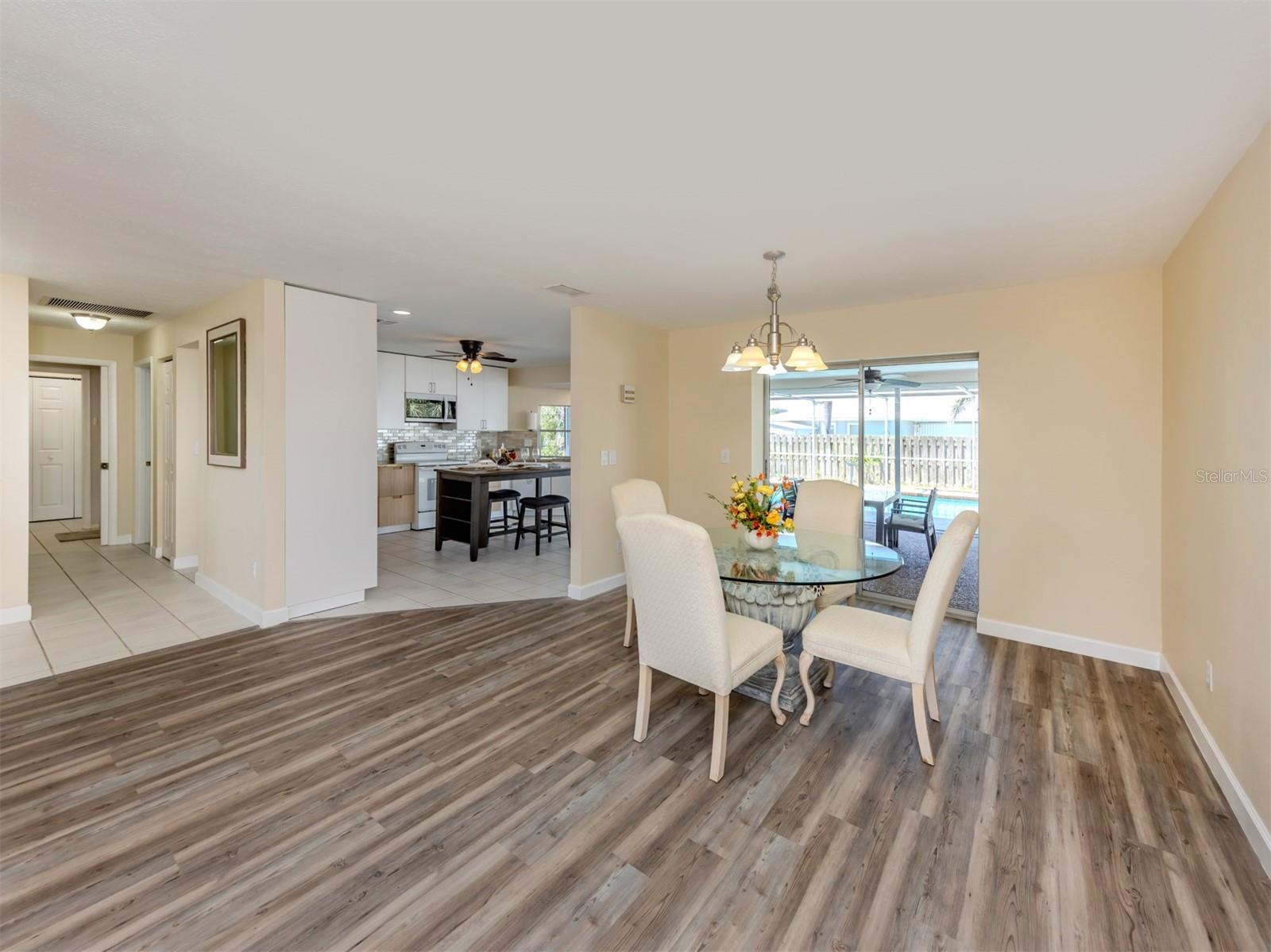 Image 18 of 82 For 1229 Lucaya Avenue