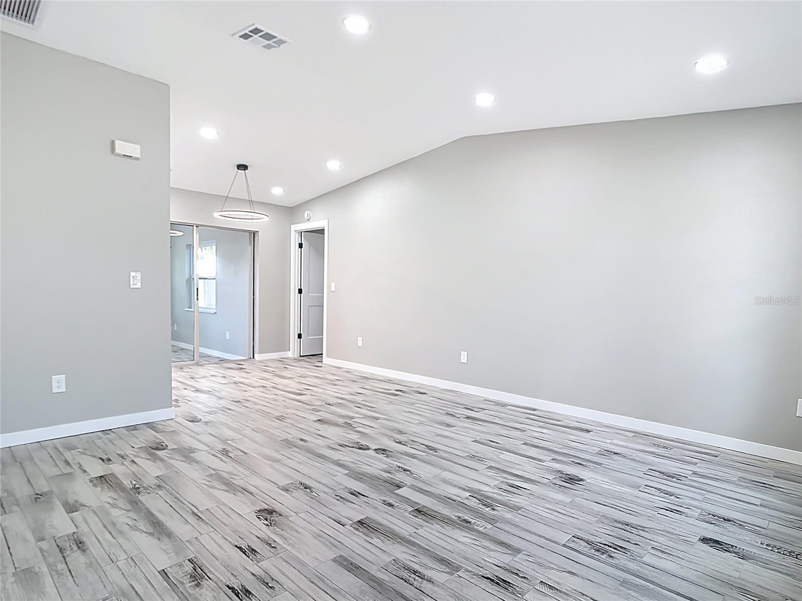 Image 8 of 41 For 7140 Teaberry Street