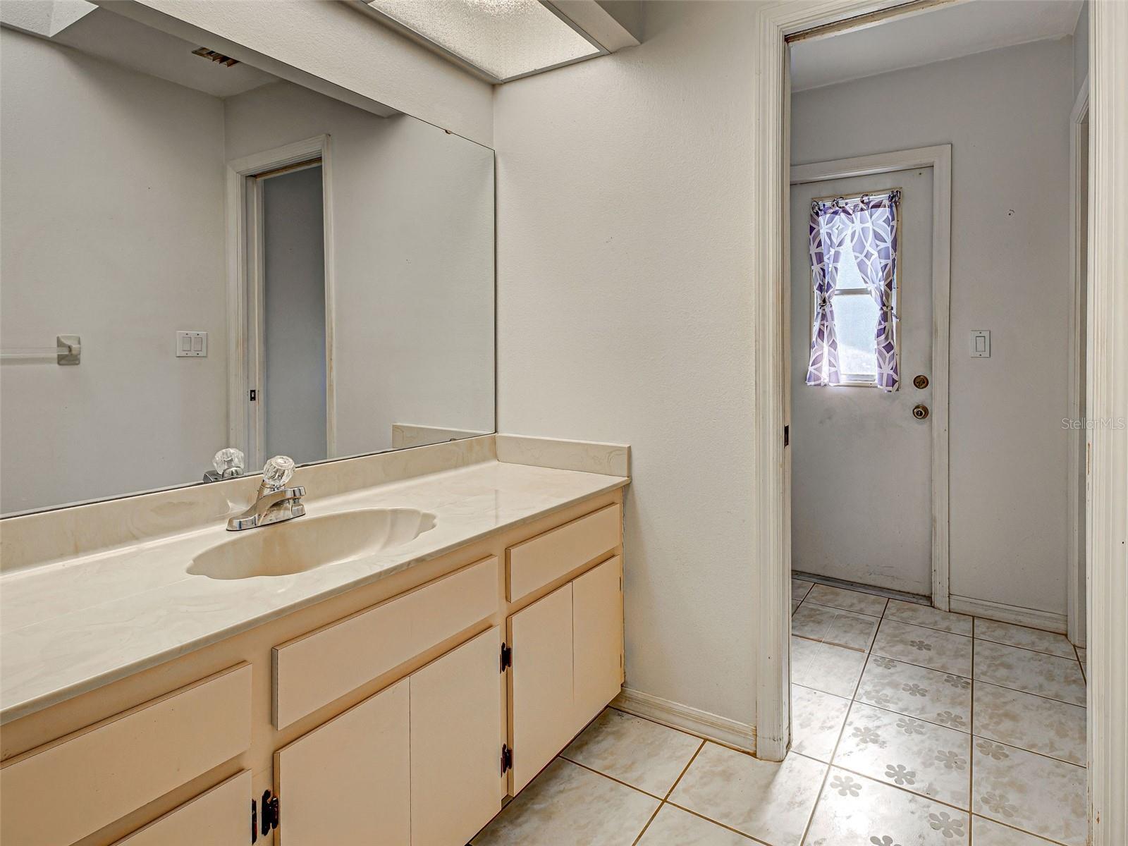 Image 31 of 68 For 2194 Abalom Street