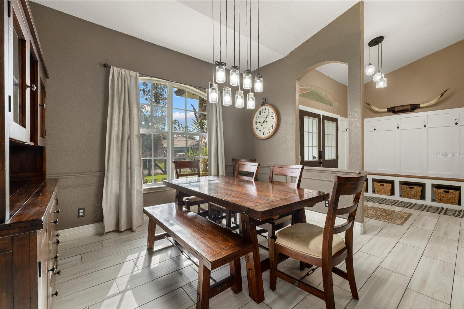Listing photo id 8 for 2769 Dode Avenue