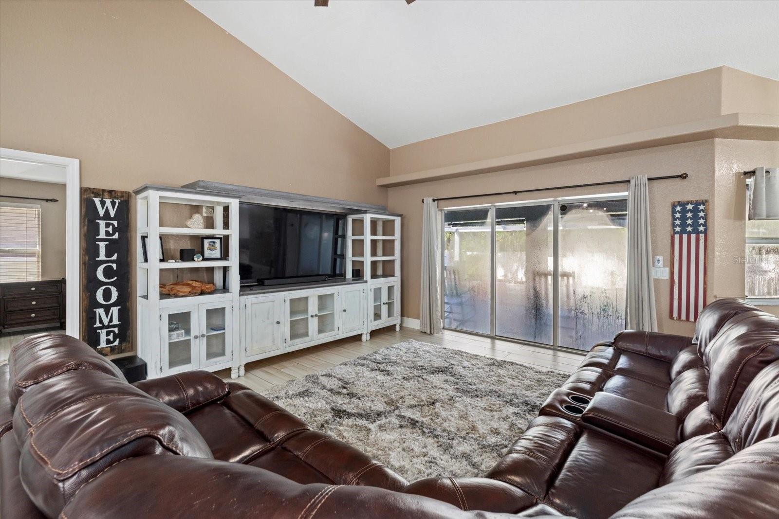 Listing photo id 9 for 2769 Dode Avenue