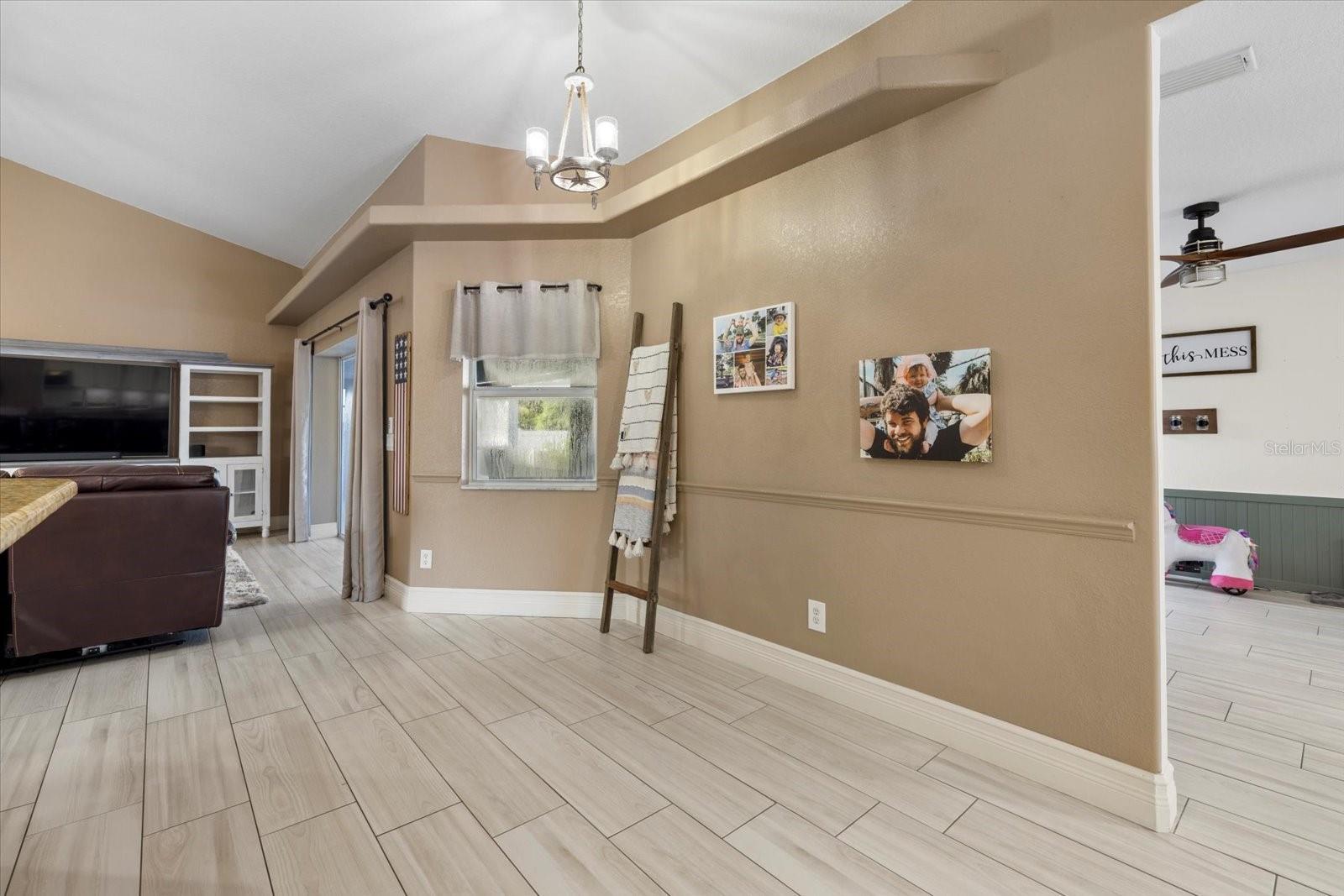 Listing photo id 11 for 2769 Dode Avenue
