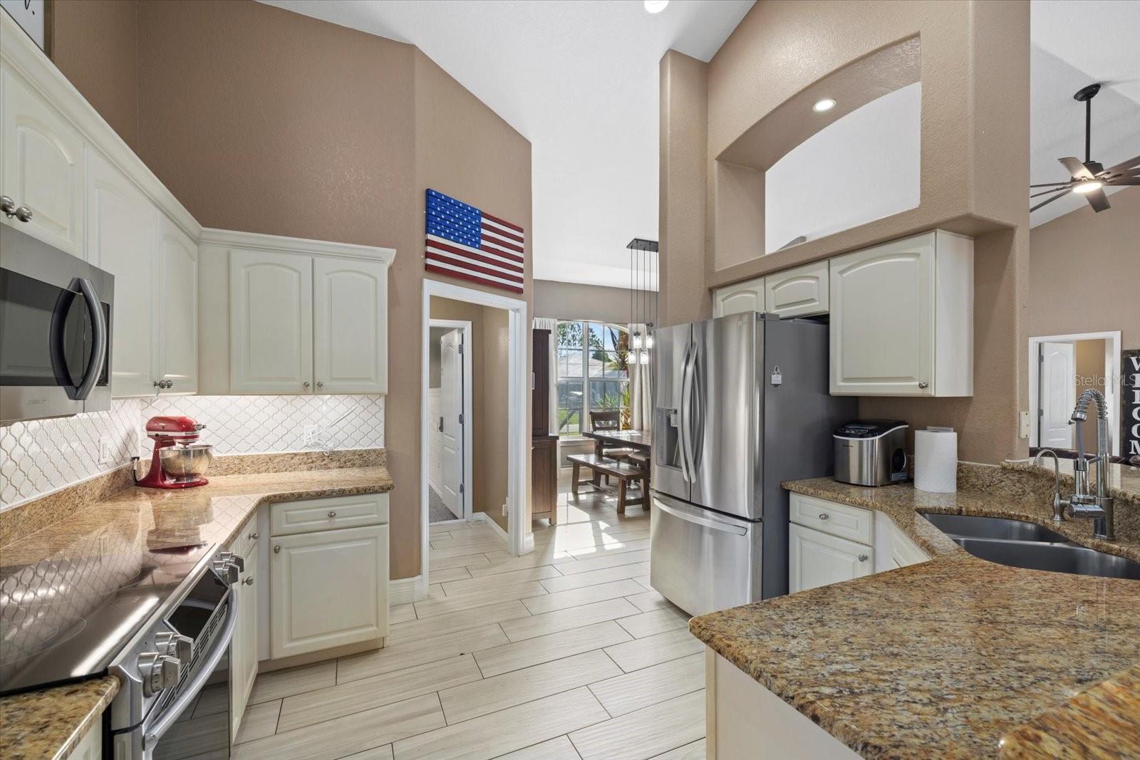 Listing photo id 13 for 2769 Dode Avenue
