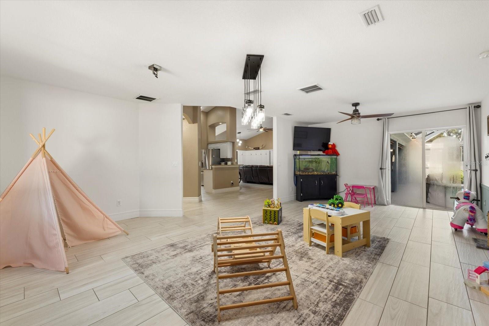 Listing photo id 18 for 2769 Dode Avenue
