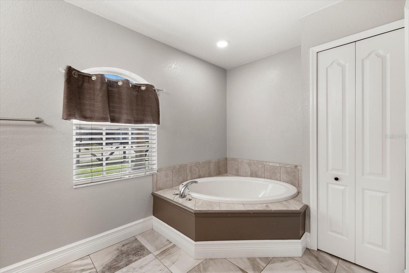 Listing photo id 26 for 2769 Dode Avenue