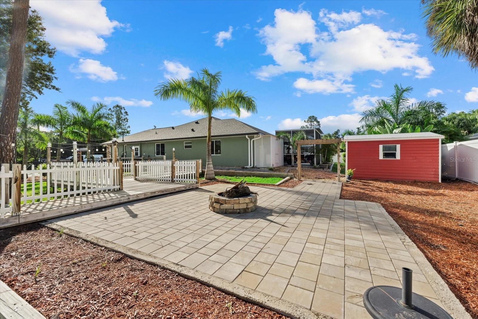 Listing photo id 34 for 2769 Dode Avenue
