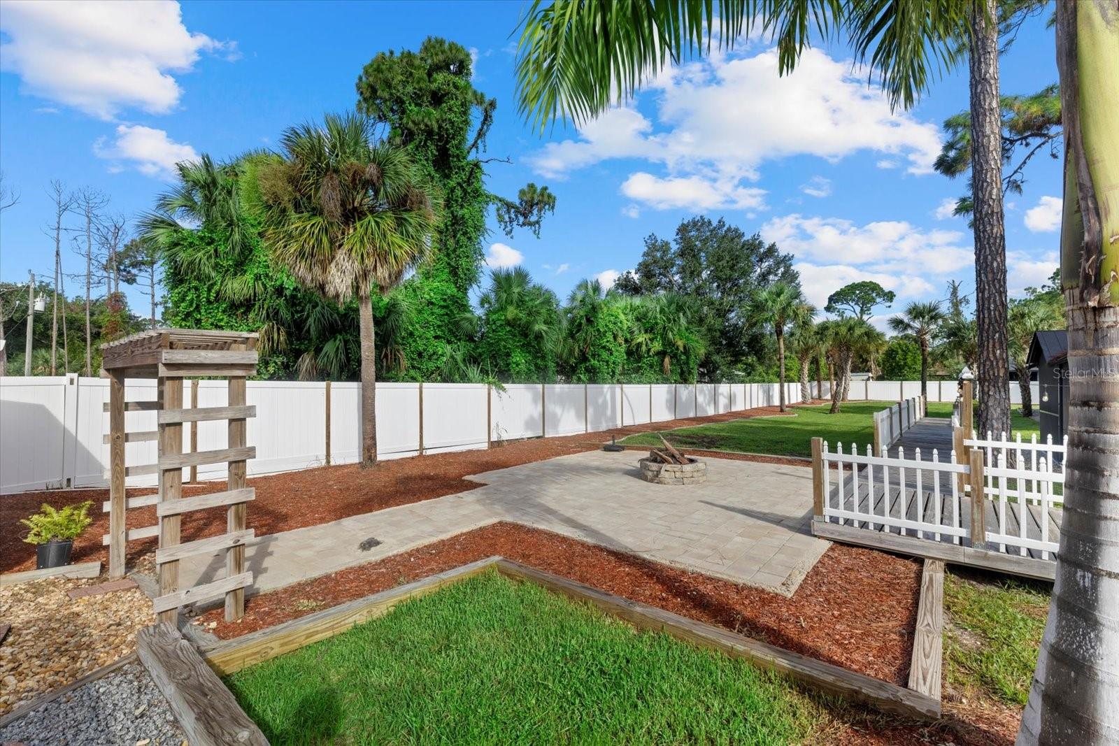 Listing photo id 39 for 2769 Dode Avenue
