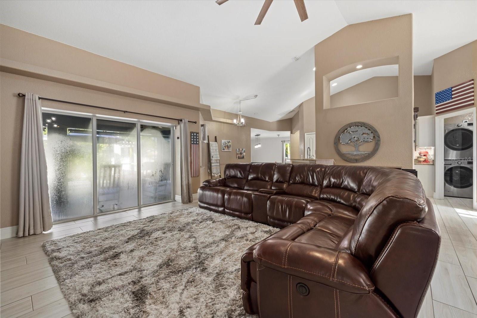 Listing photo id 4 for 2769 Dode Avenue