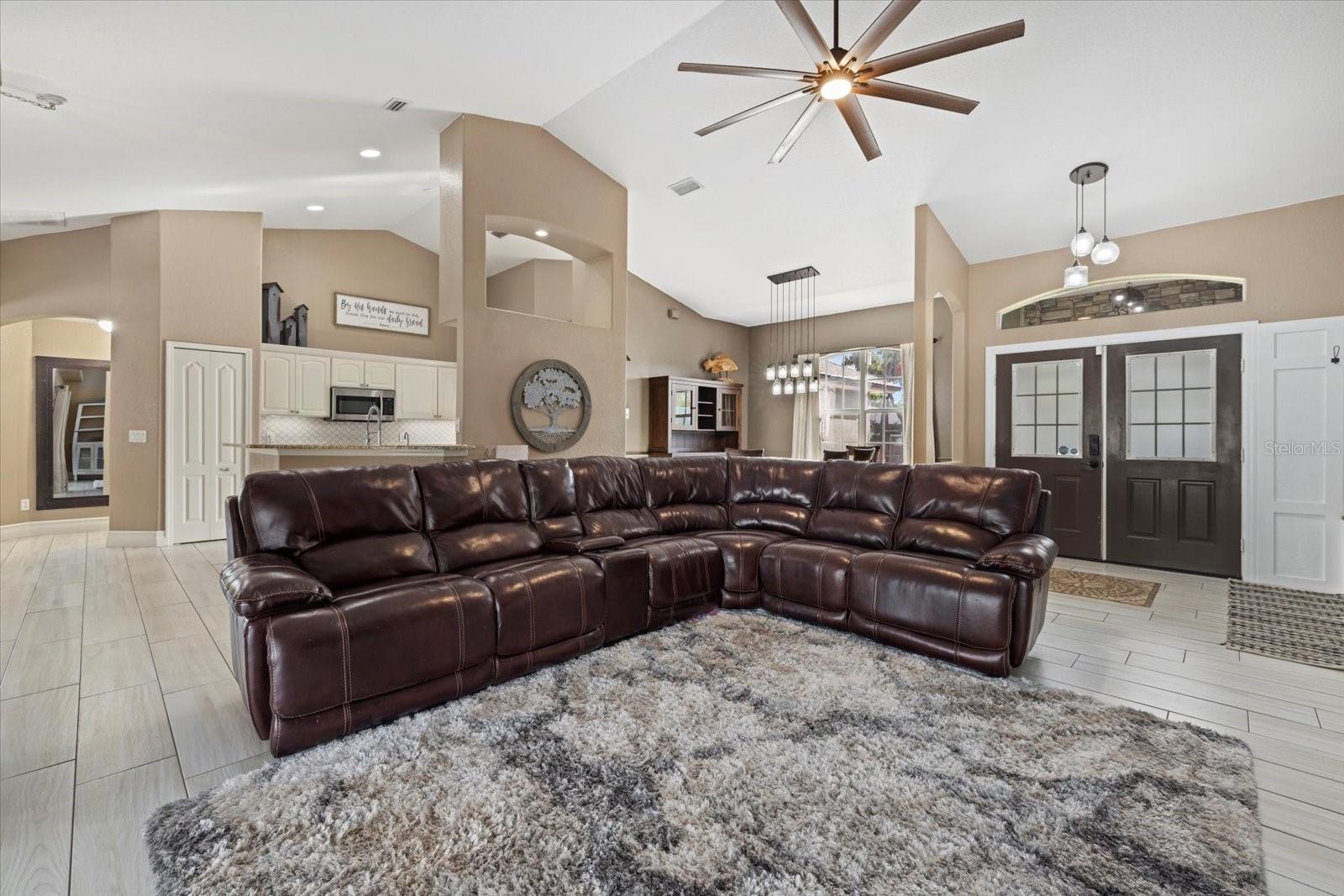 Listing photo id 5 for 2769 Dode Avenue