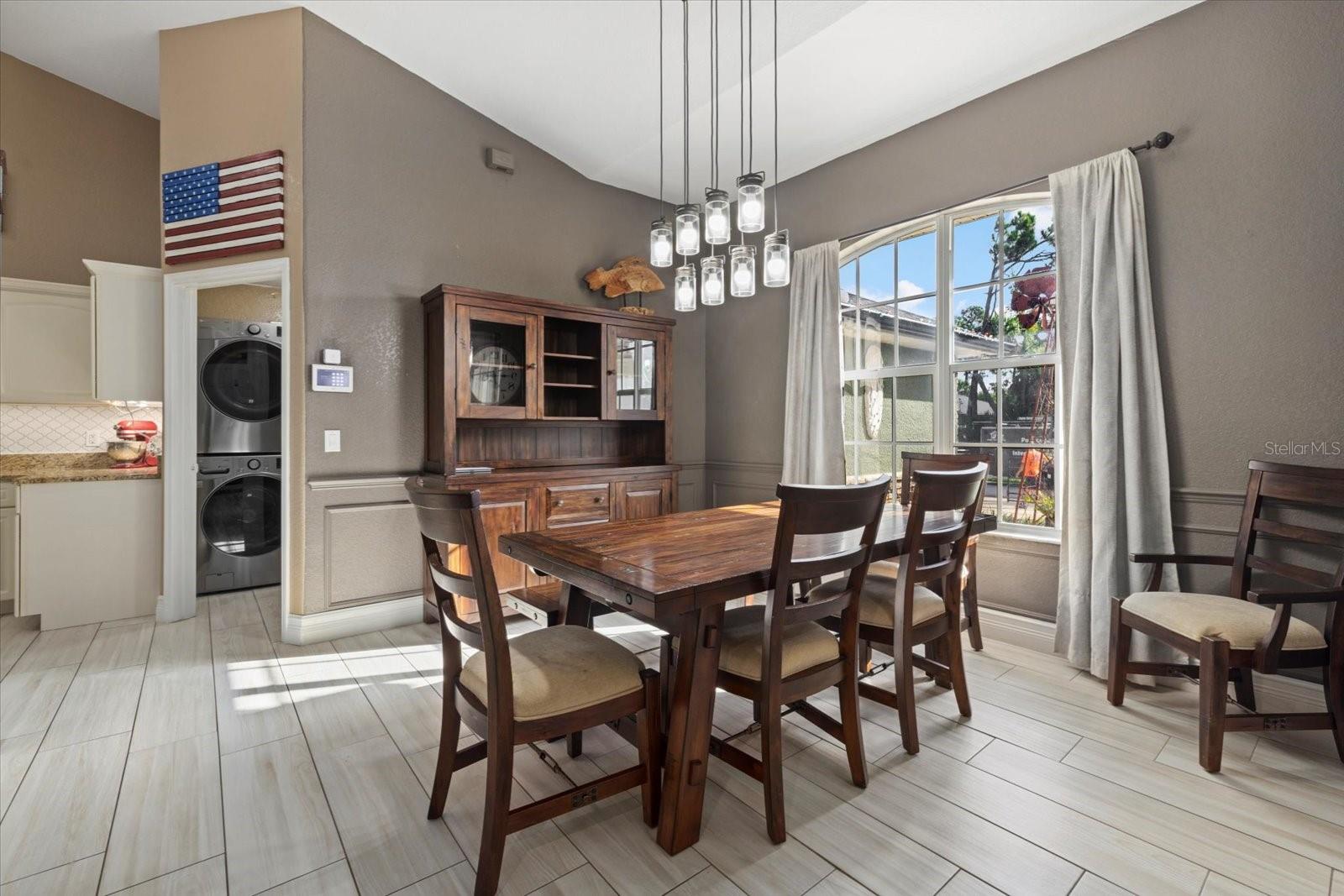 Listing photo id 7 for 2769 Dode Avenue