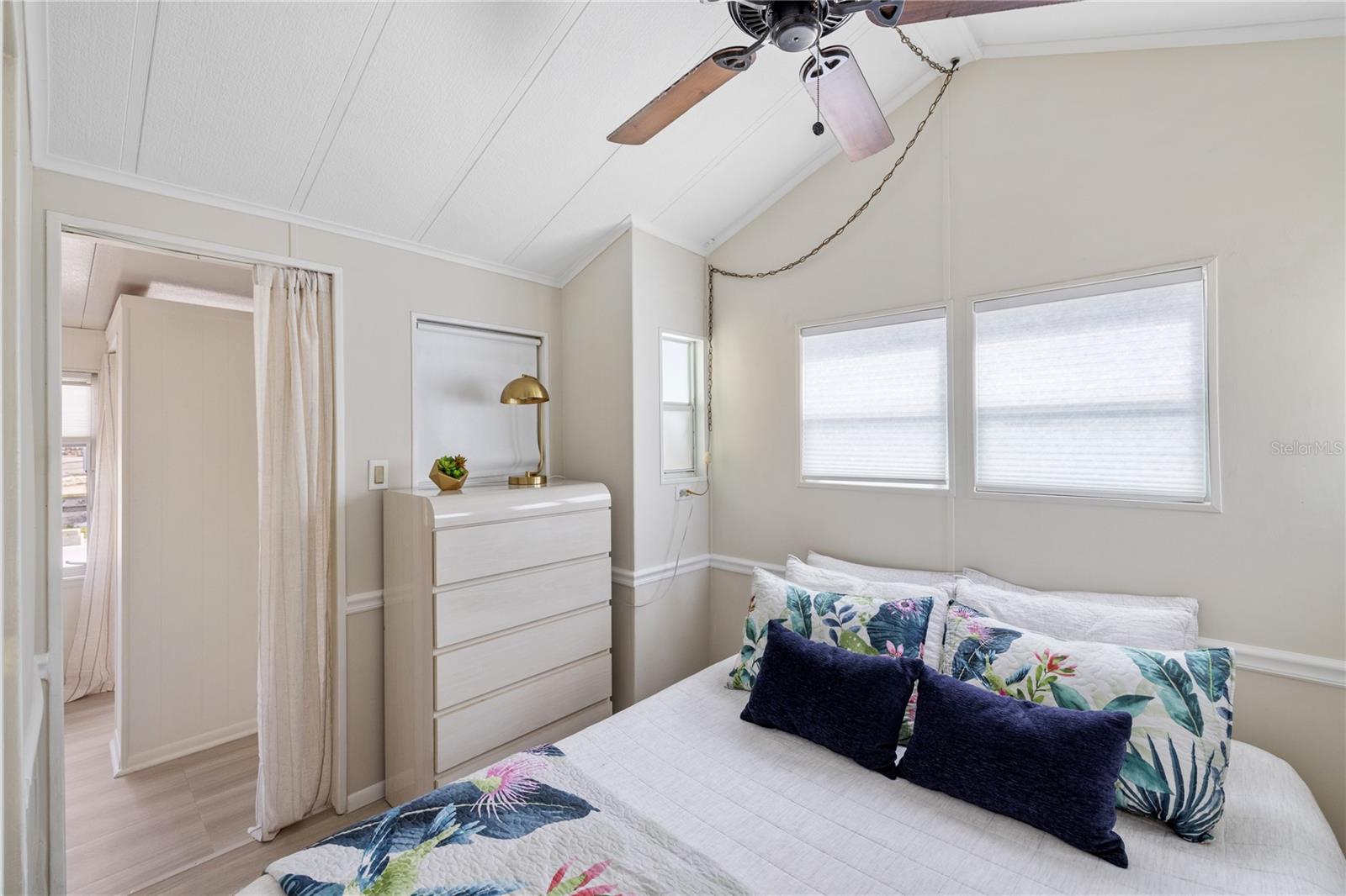 Image 16 of 45 For 1475 Flamingo Drive 143