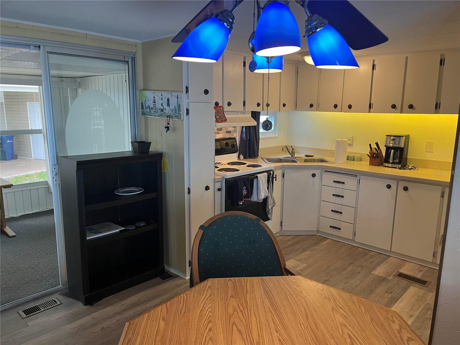 Image 16 of 40 For 834 Cervina Drive S