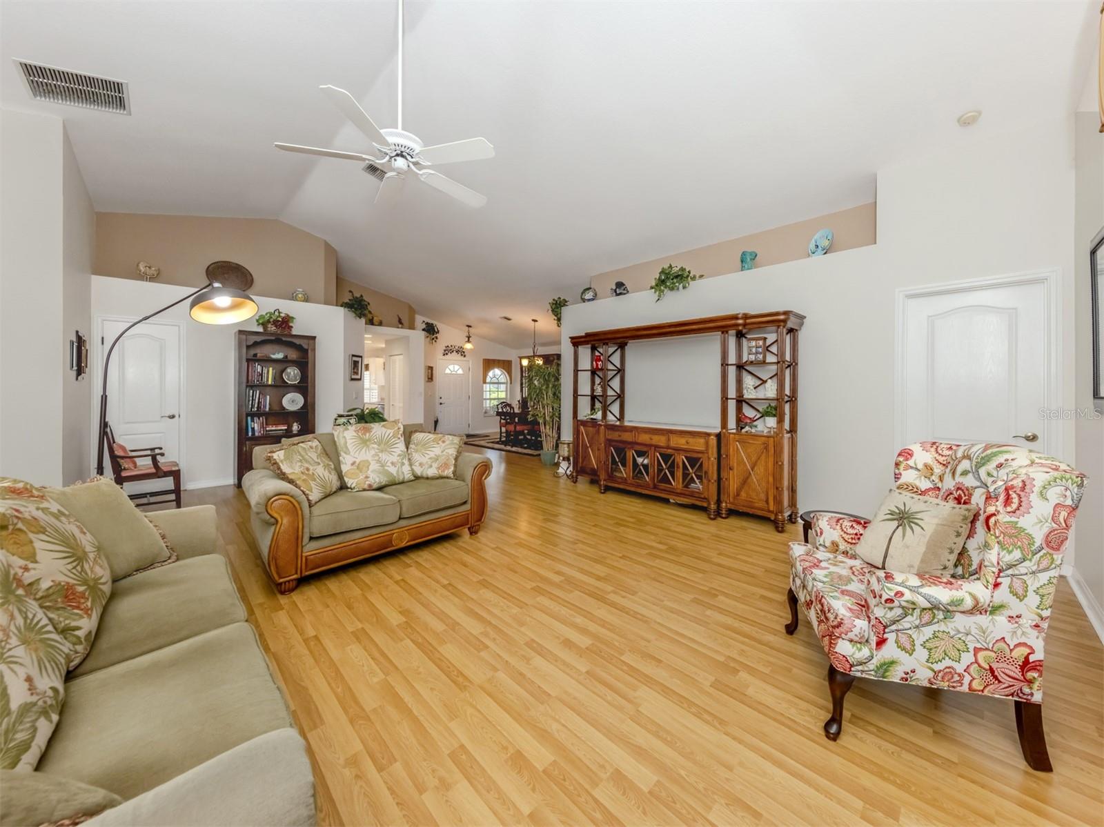 Image 8 of 72 For 1531 Belfry Drive
