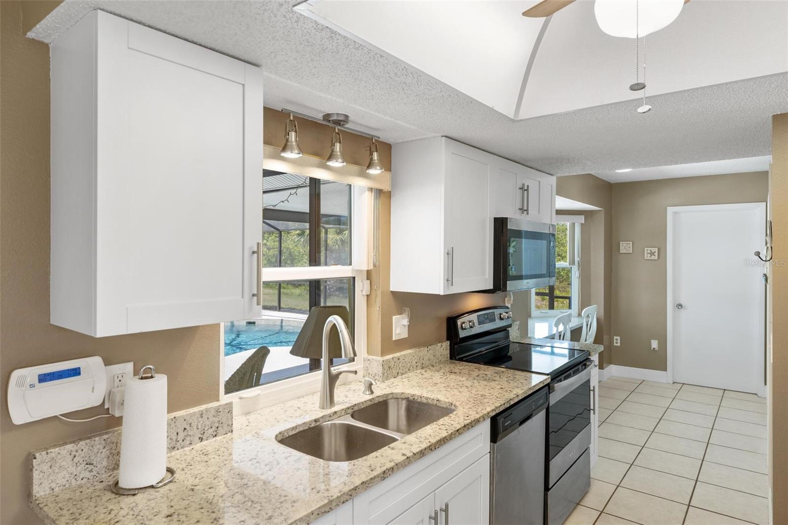 Image 11 of 46 For 10444 Willmington Boulevard