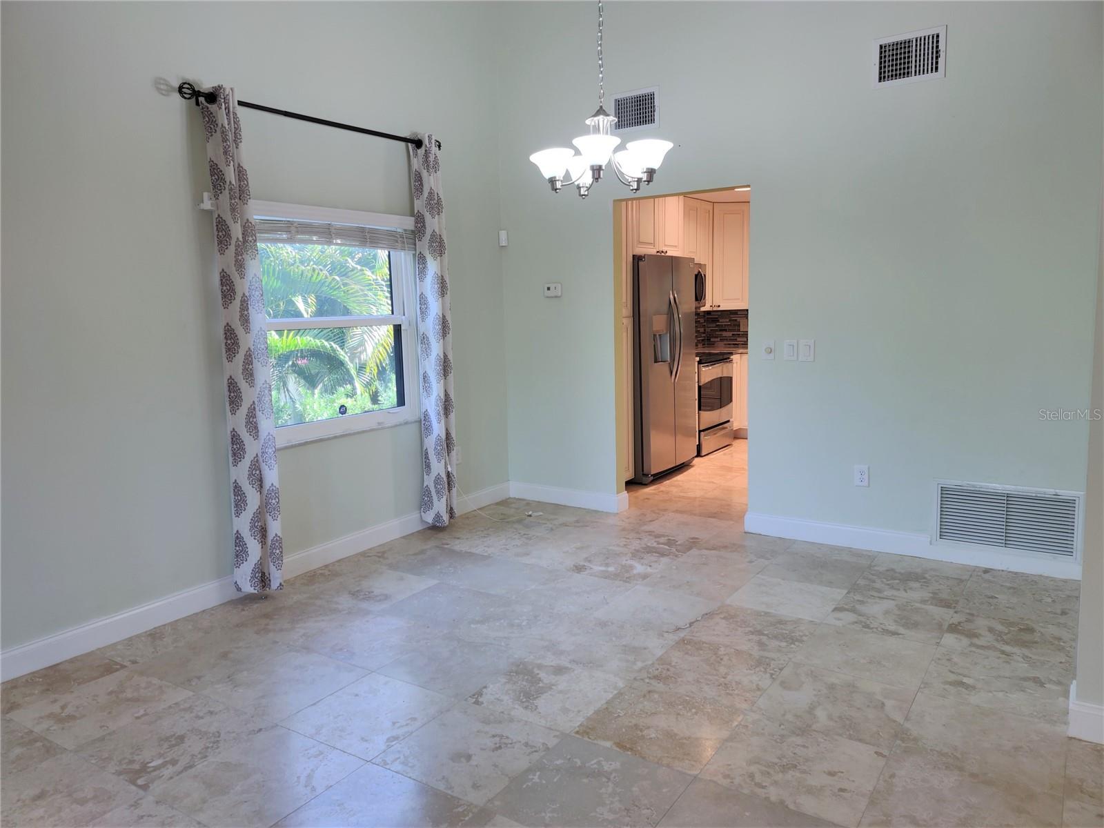 Image 10 of 67 For 805 Laguna Drive