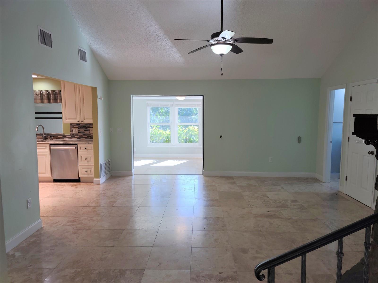 Image 12 of 67 For 805 Laguna Drive