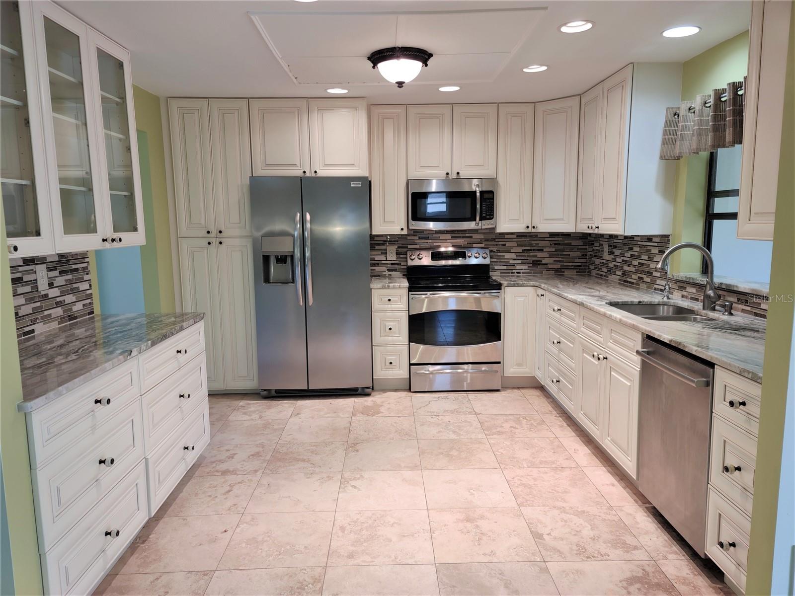 Image 16 of 67 For 805 Laguna Drive