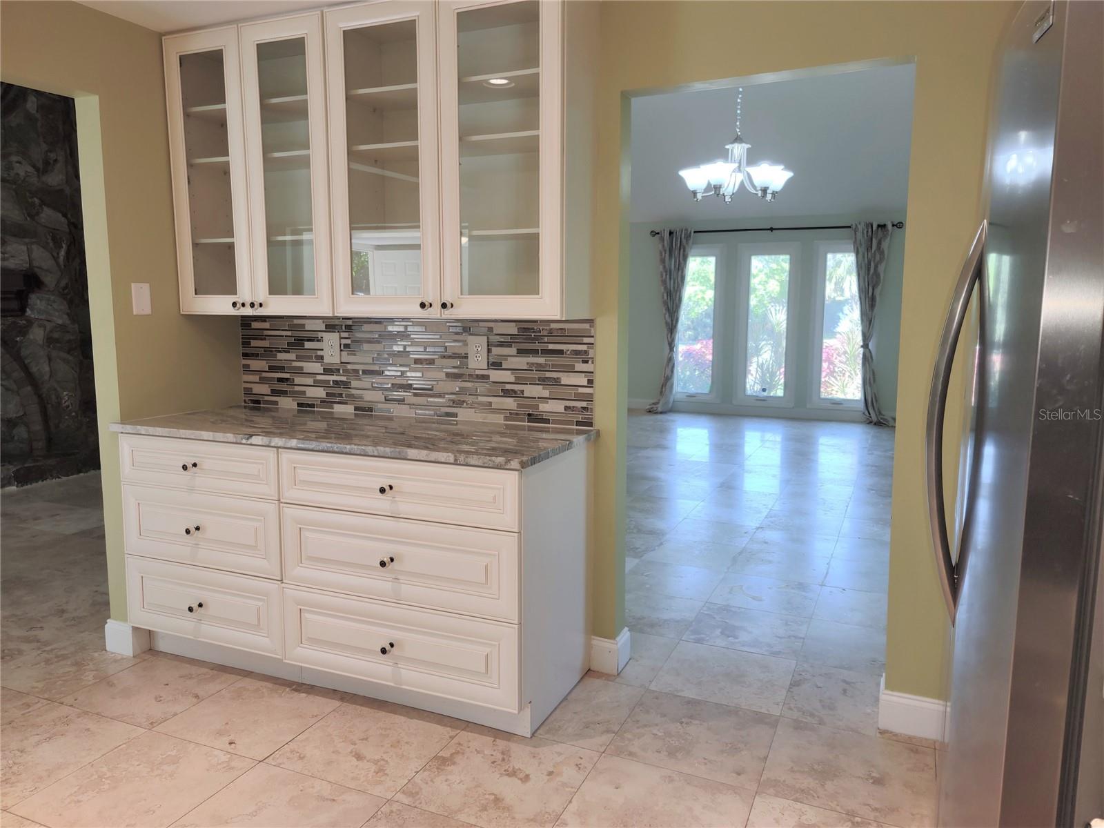 Image 18 of 67 For 805 Laguna Drive