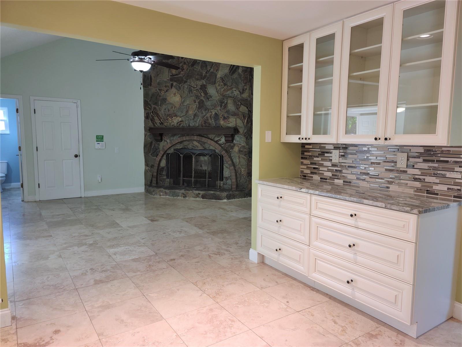 Image 19 of 67 For 805 Laguna Drive