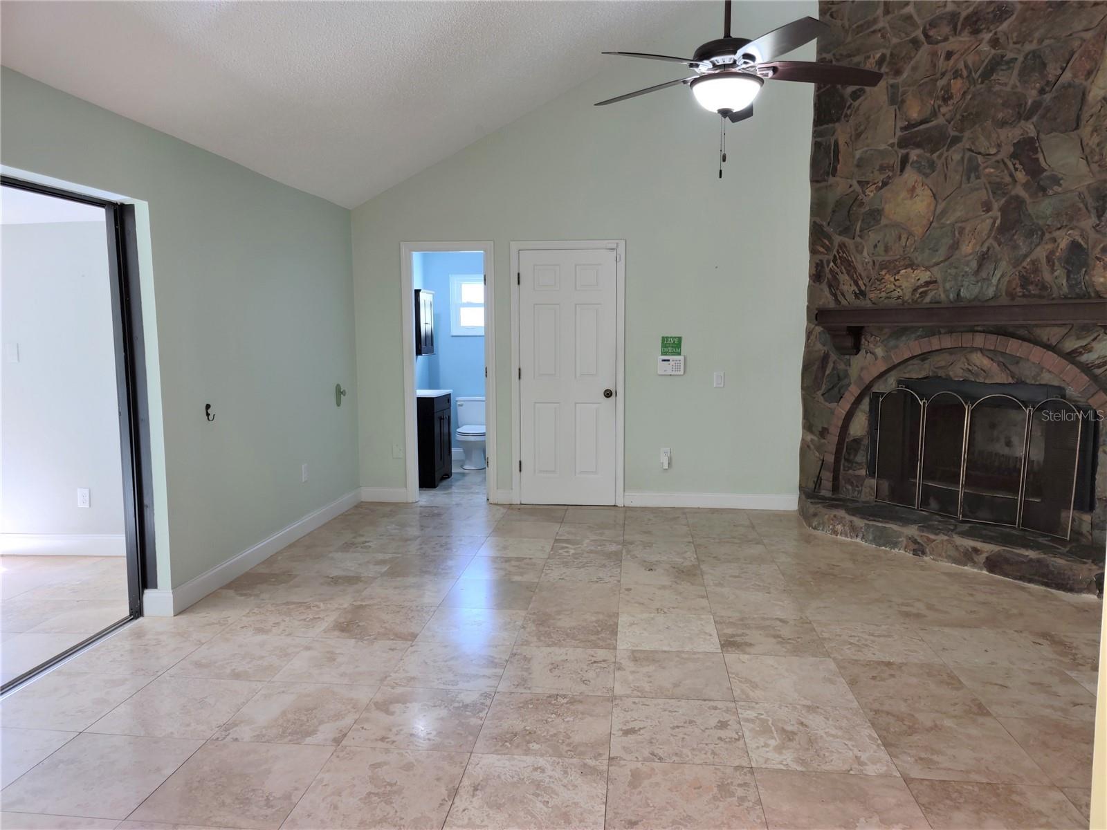 Image 21 of 67 For 805 Laguna Drive