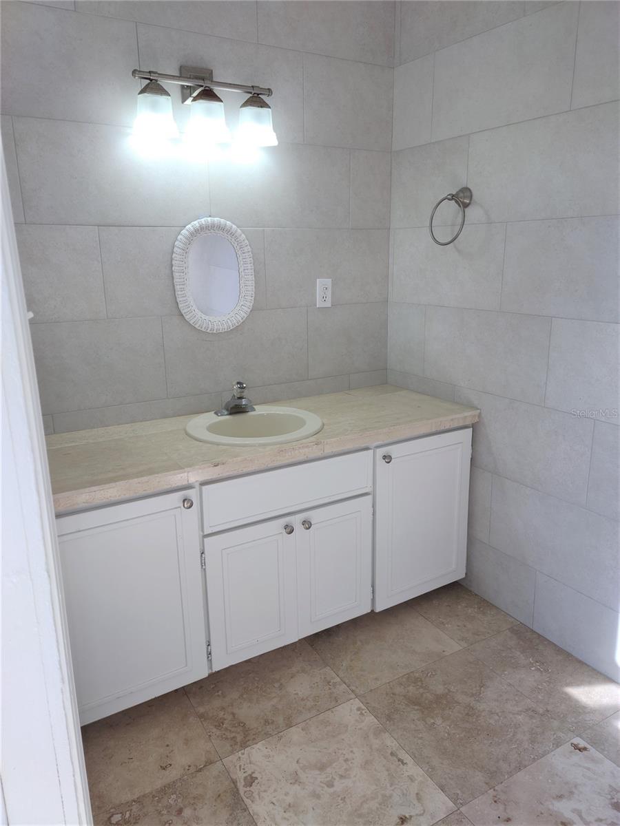 Image 30 of 67 For 805 Laguna Drive