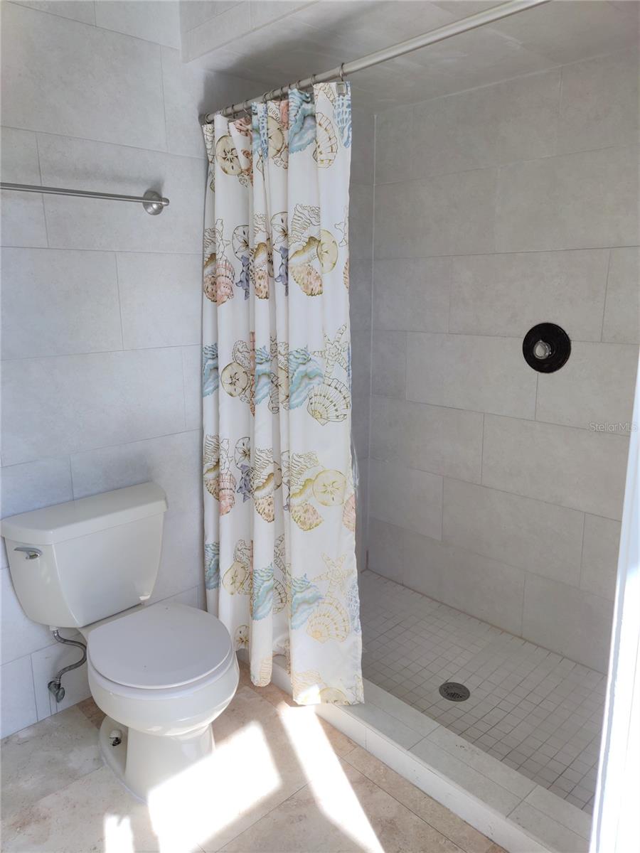 Image 31 of 67 For 805 Laguna Drive