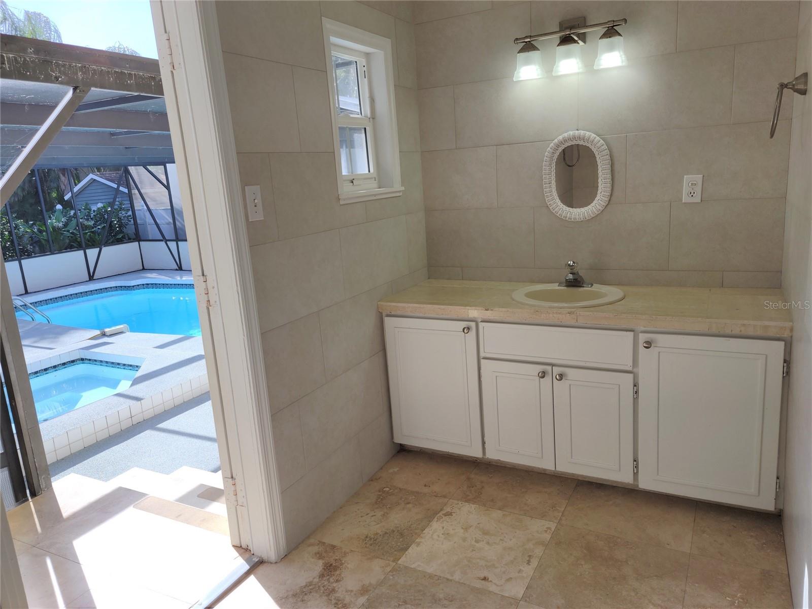 Image 32 of 67 For 805 Laguna Drive