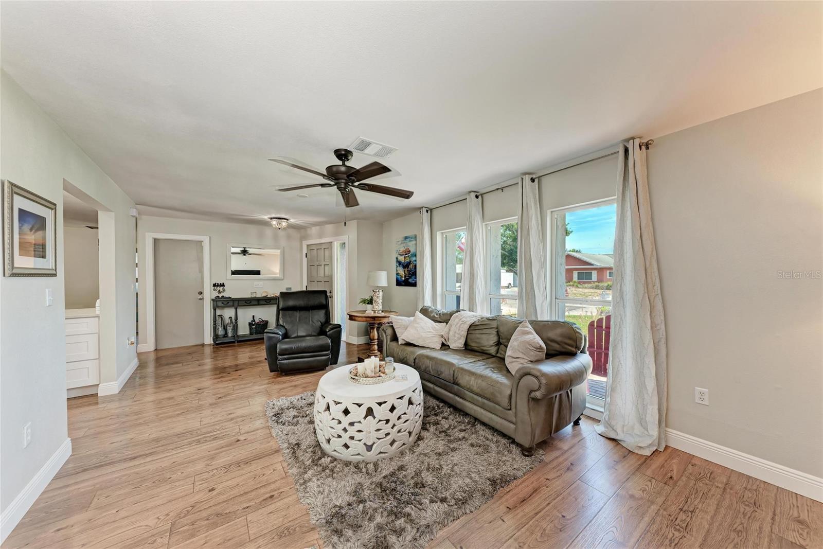 Image 9 of 54 For 5207 5th Avenue Drive Nw