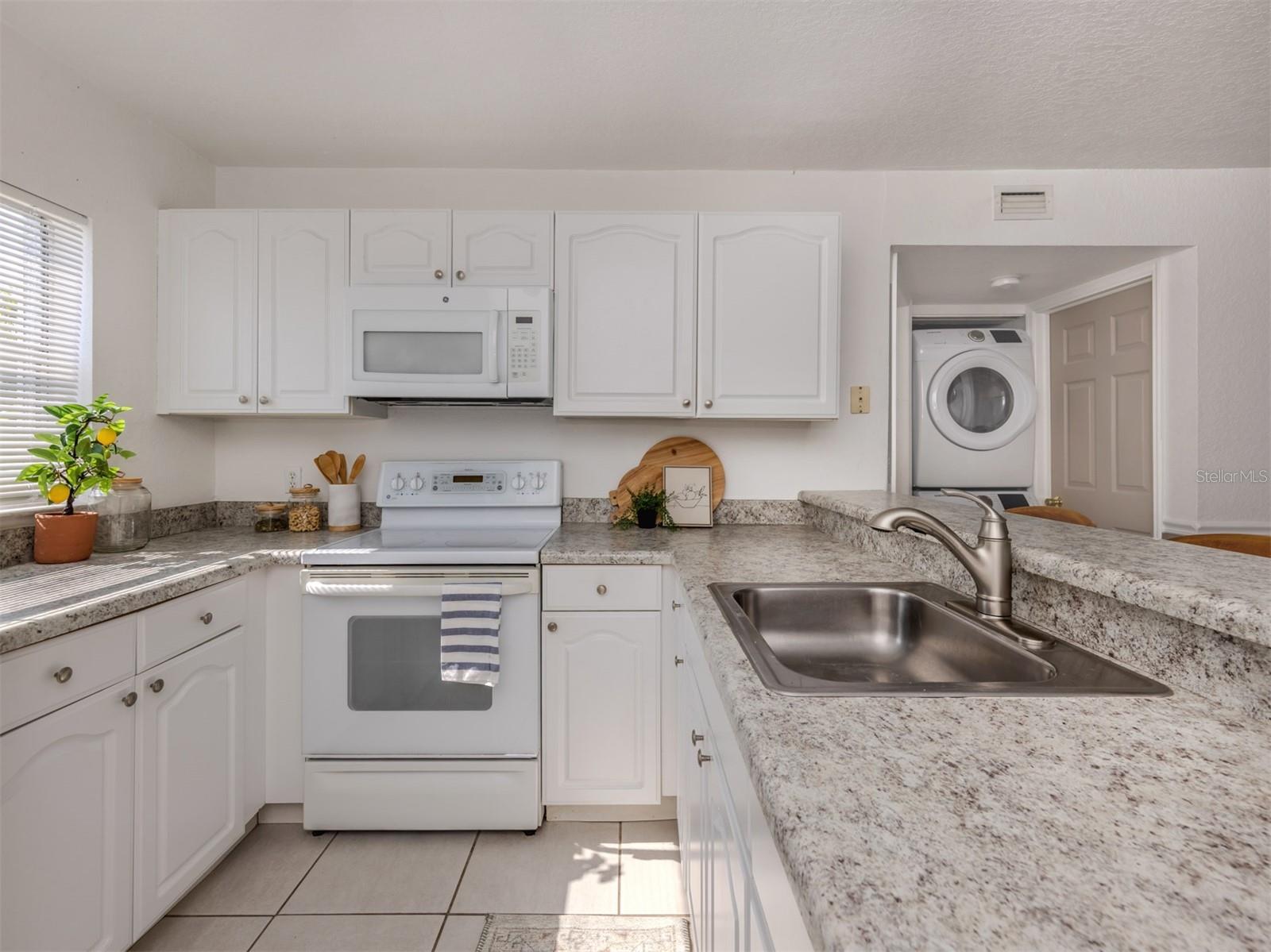 Image 3 of 33 For 25050 Sandhill Boulevard 6a3