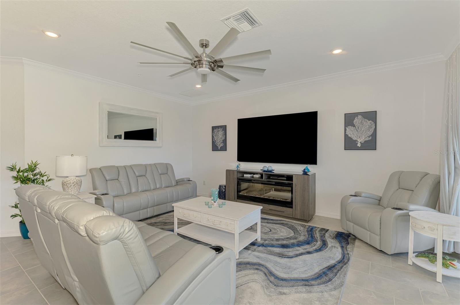 Image 16 of 95 For 10213 Staggerbush Drive 202