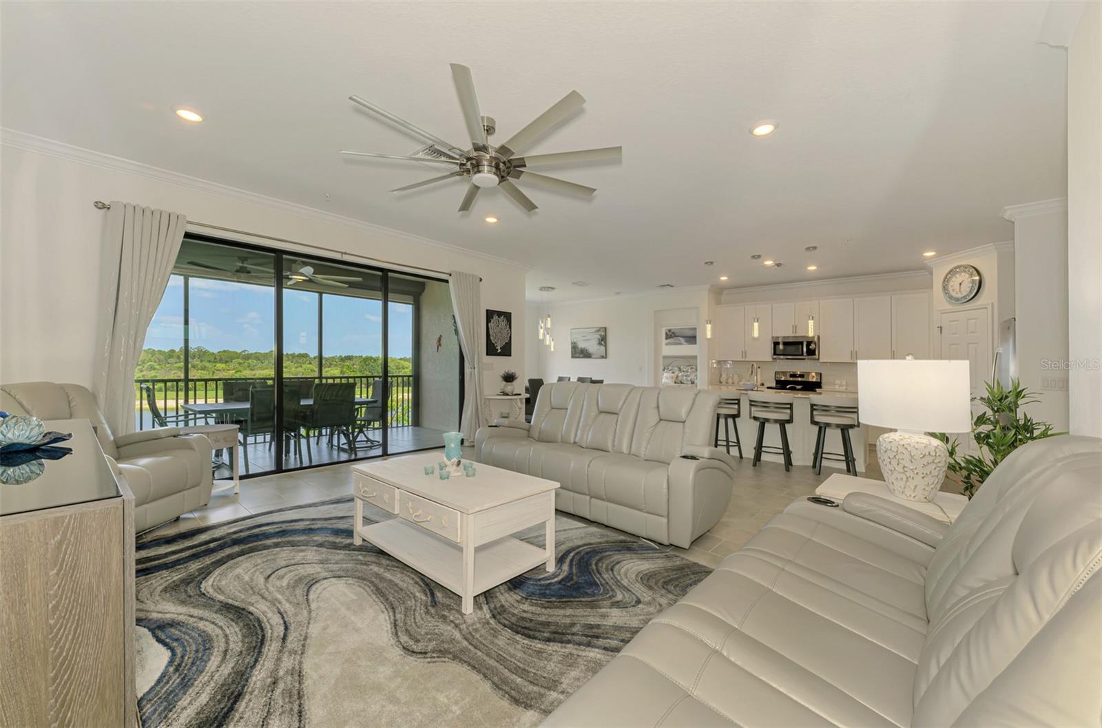 Image 18 of 95 For 10213 Staggerbush Drive 202