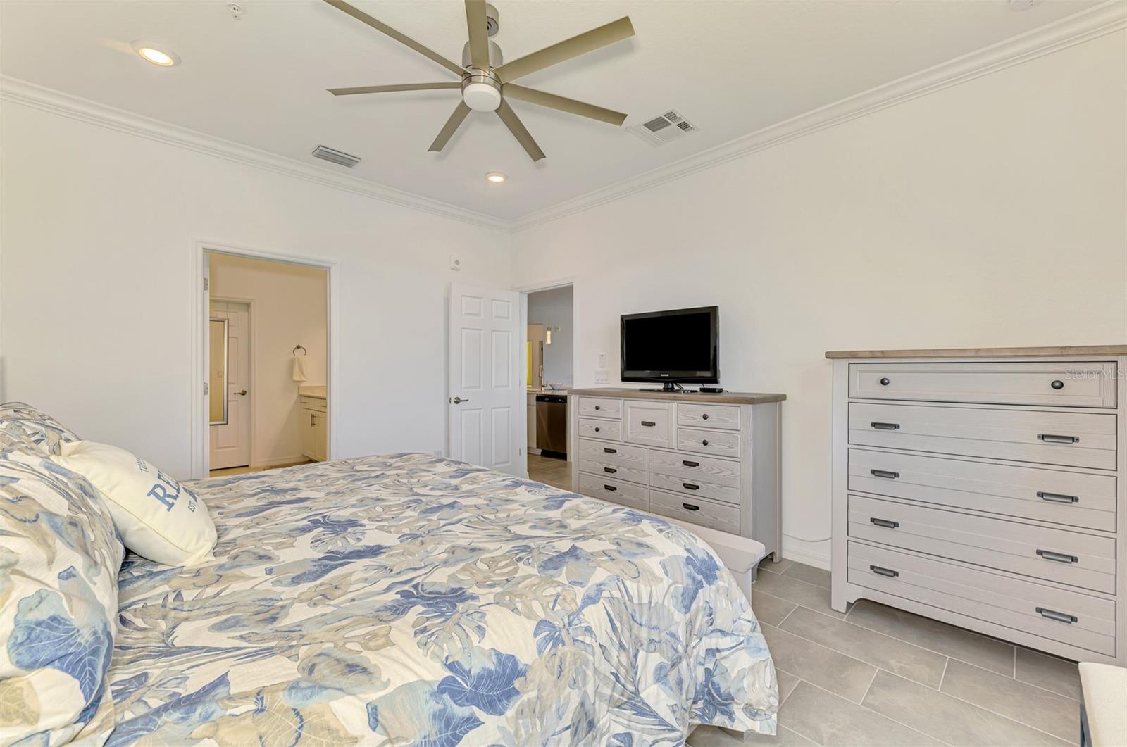 Image 34 of 95 For 10213 Staggerbush Drive 202