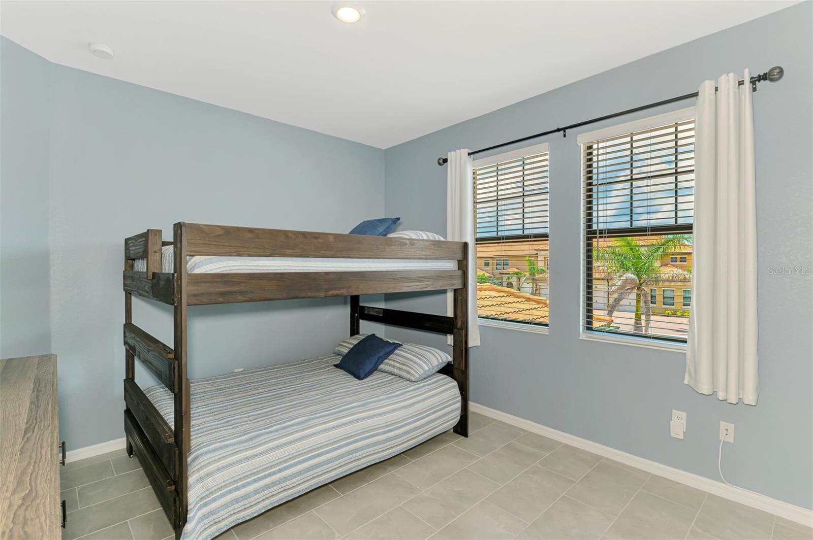 Image 38 of 95 For 10213 Staggerbush Drive 202