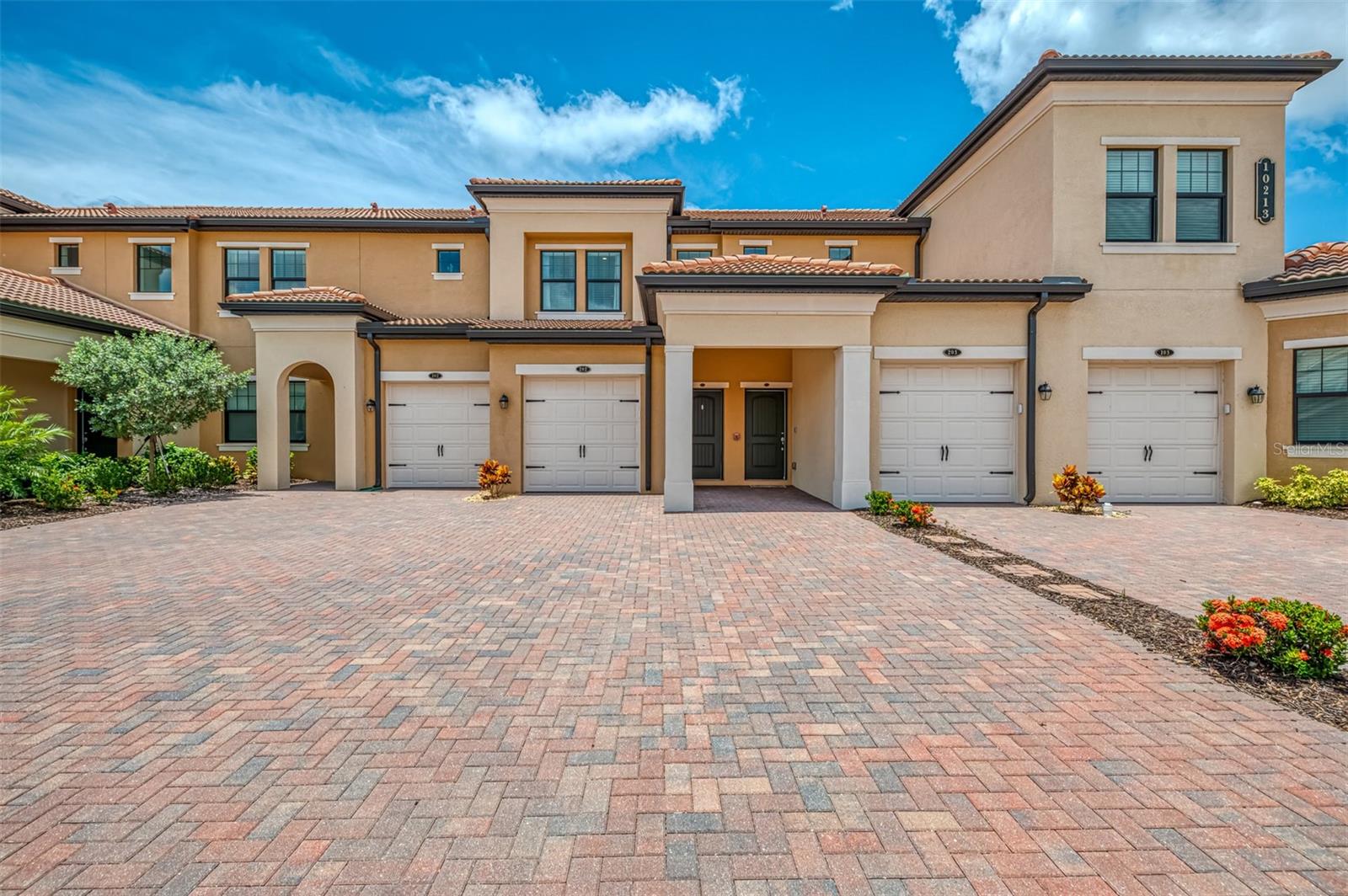 Image 6 of 95 For 10213 Staggerbush Drive 202