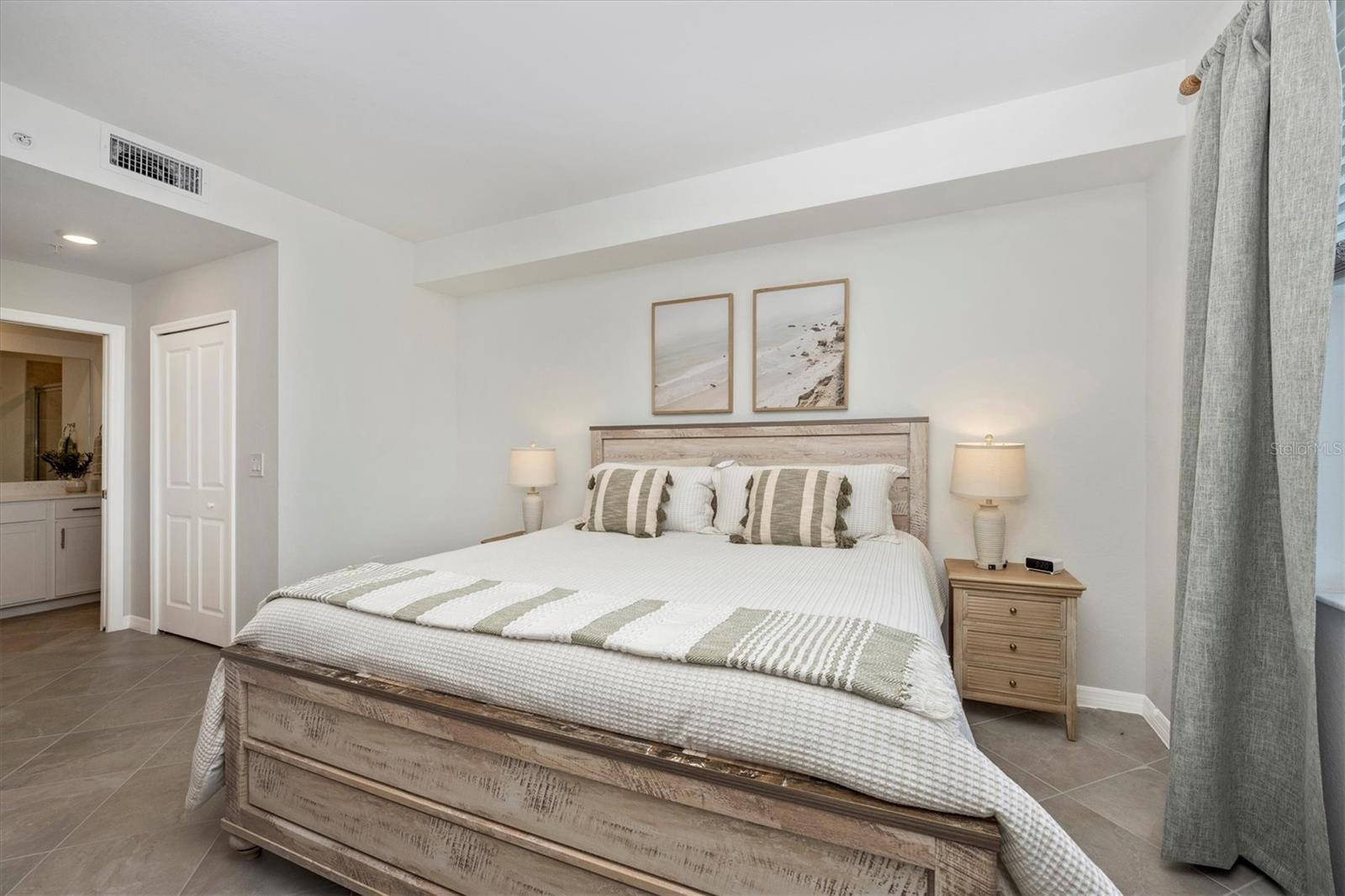 Image 22 of 91 For 17595 Opal Sand Drive 105