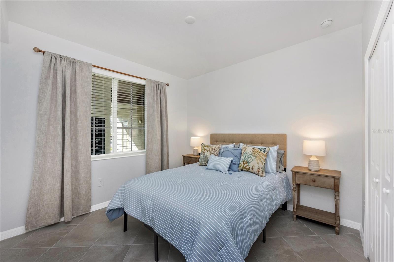 Image 27 of 91 For 17595 Opal Sand Drive 105