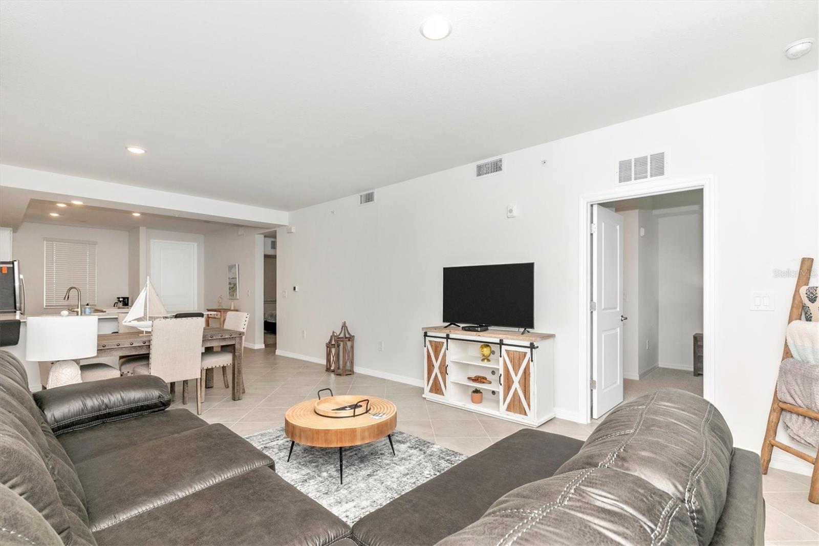 Image 18 of 92 For 17565 Opal Sand Drive 305