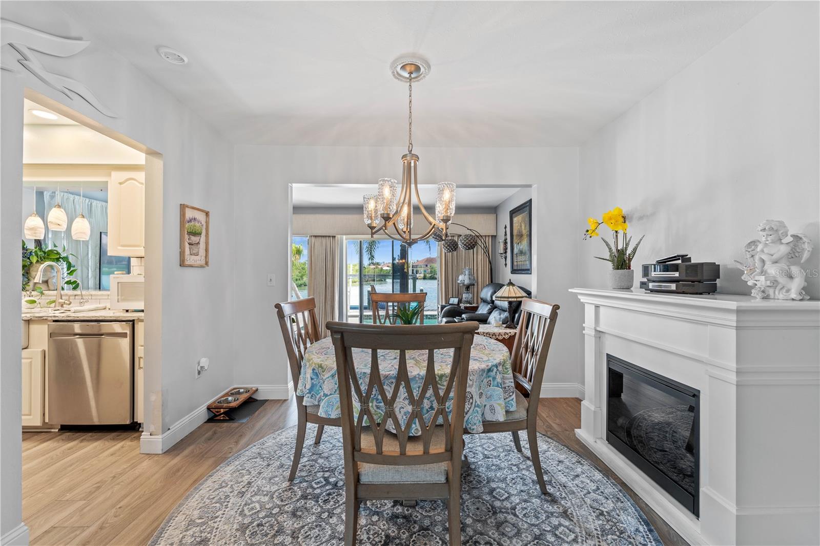 Image 15 of 47 For 922 Casey Cove Drive