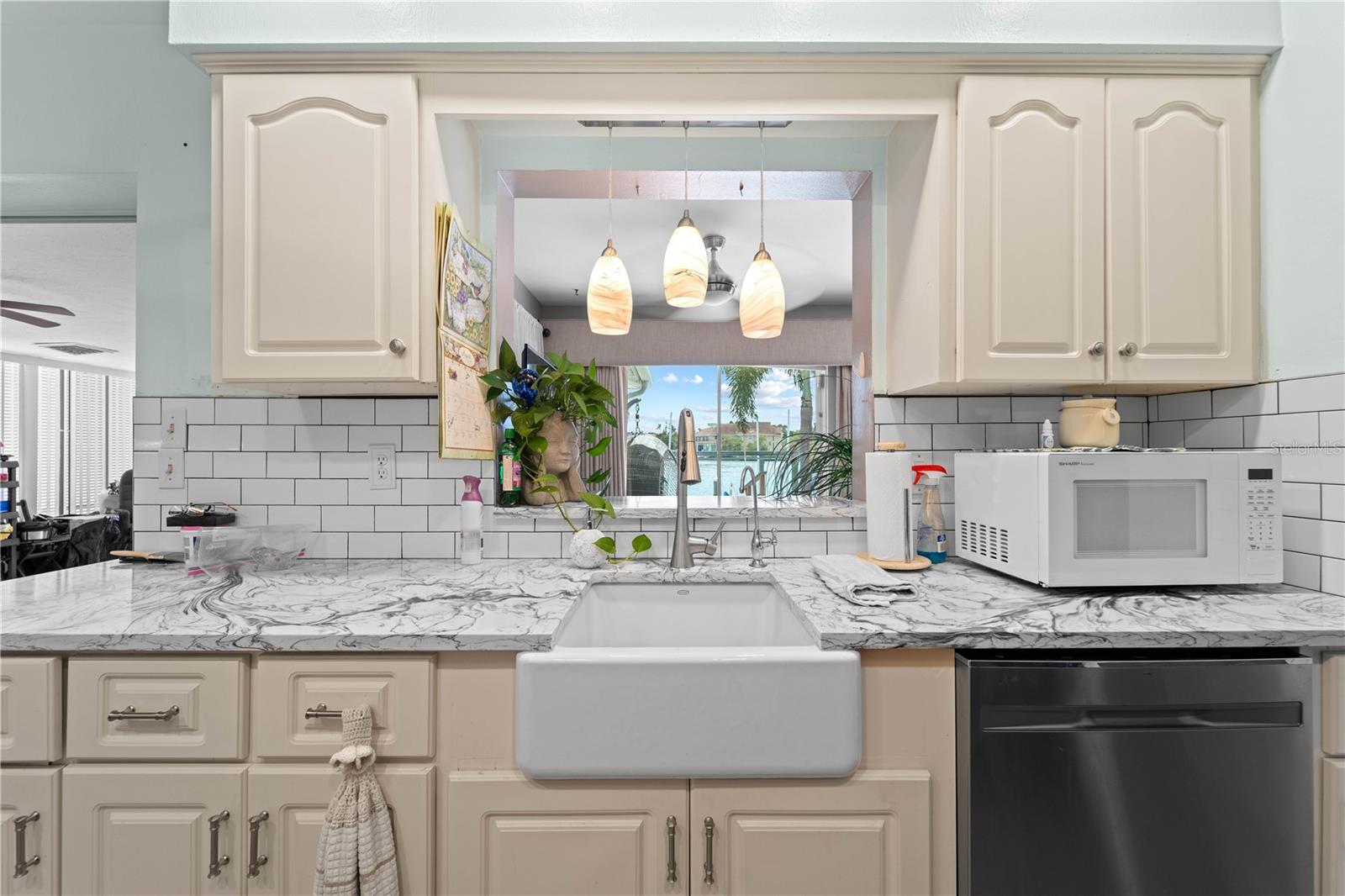 Image 18 of 47 For 922 Casey Cove Drive