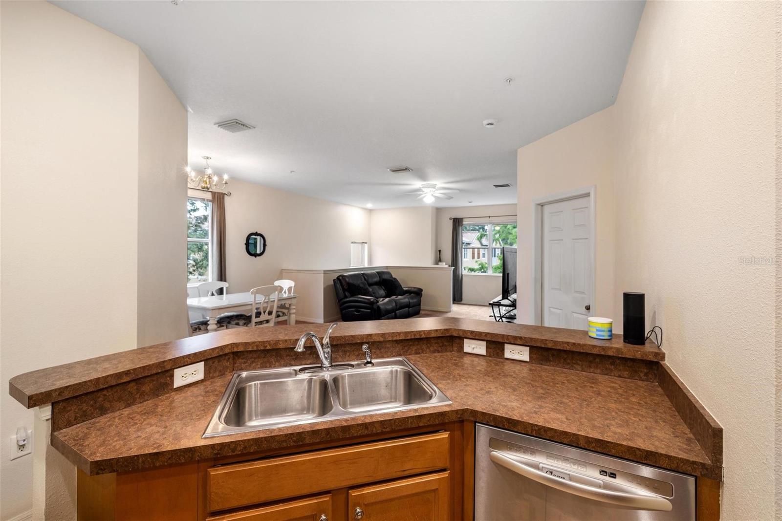 Image 11 of 38 For 3613 Parkridge Circle 11-201