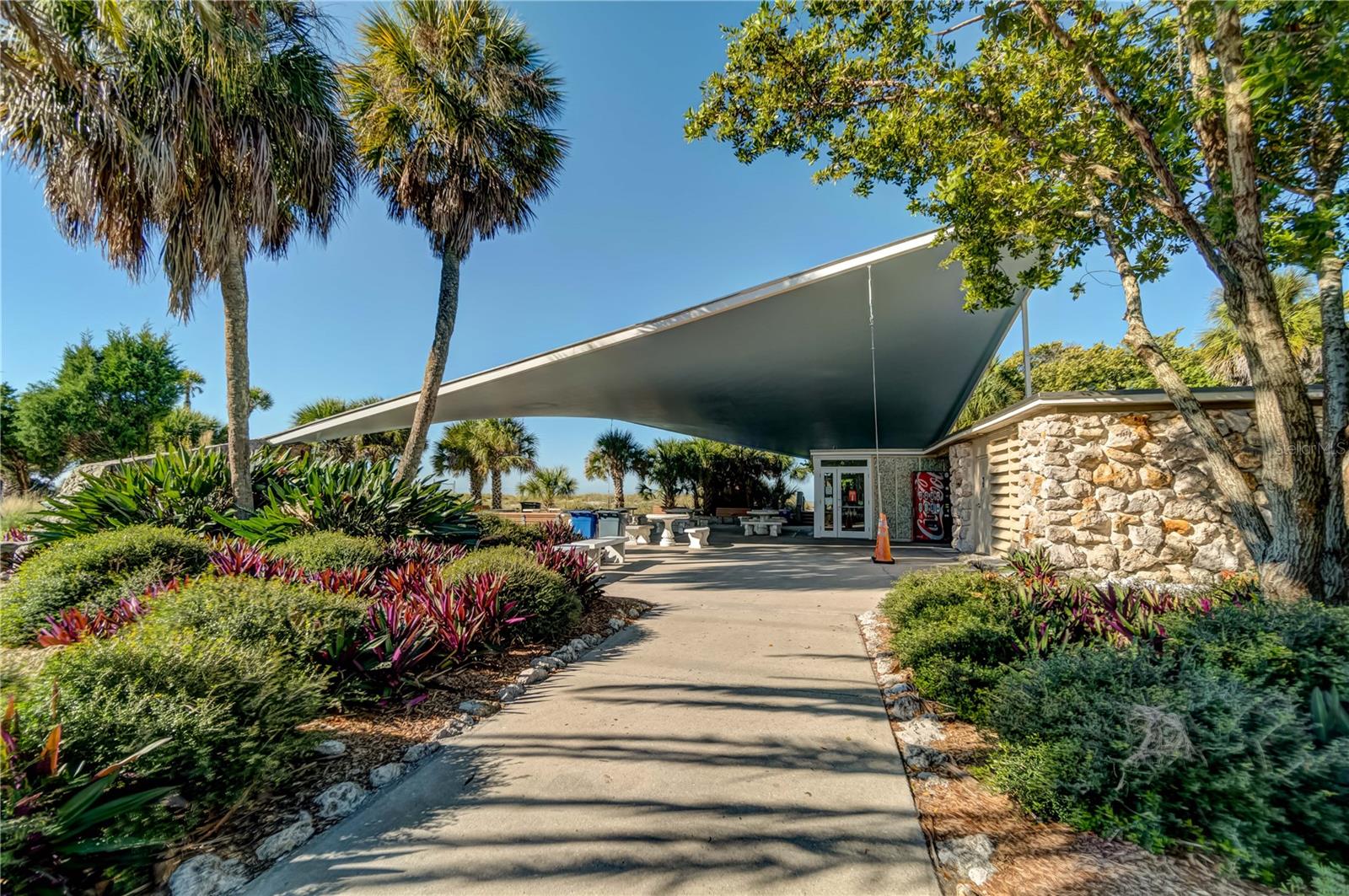 Image 38 of 62 For 1555 Tarpon Center Drive G 235