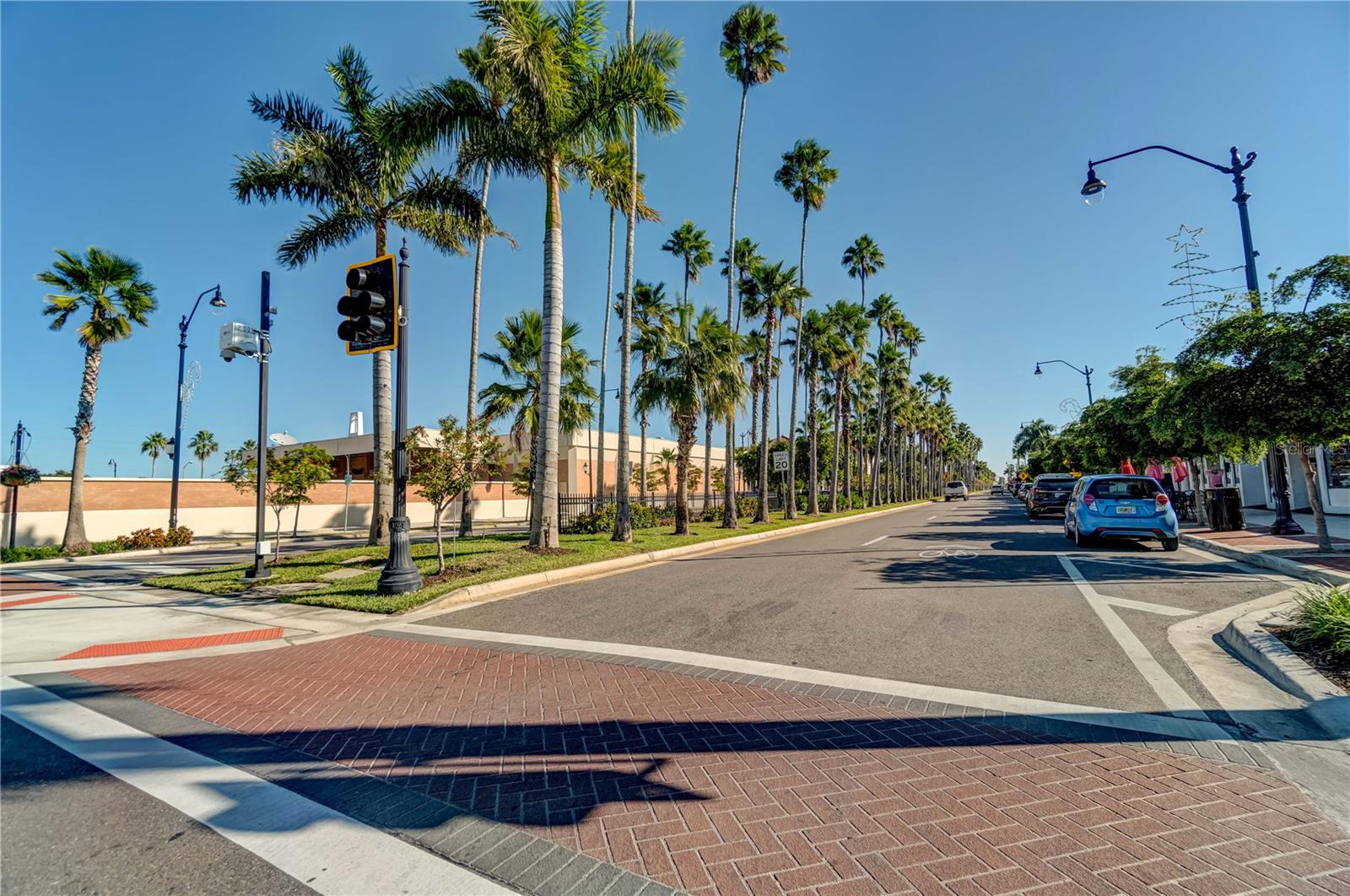 Image 43 of 62 For 1555 Tarpon Center Drive G 235